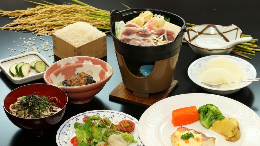 【冬の夕食】鴨鍋定食。冬は女将のおまかせ料理！鴨鍋バージョンの一例。