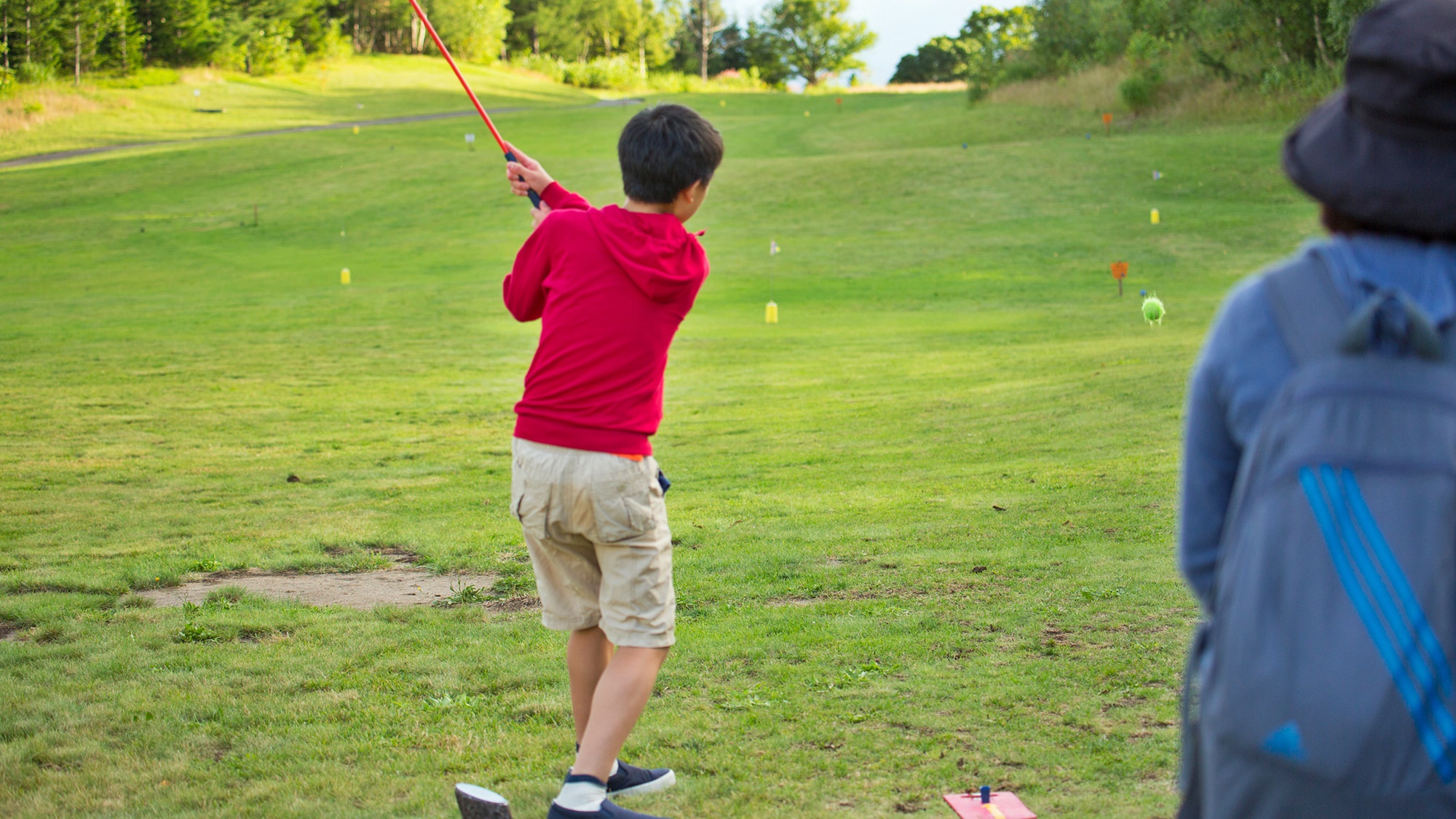 *[自然体験グラウンドピュア／スナッグゴルフ]プラスチック製のクラブを使ったお子様用ゴルフコース。