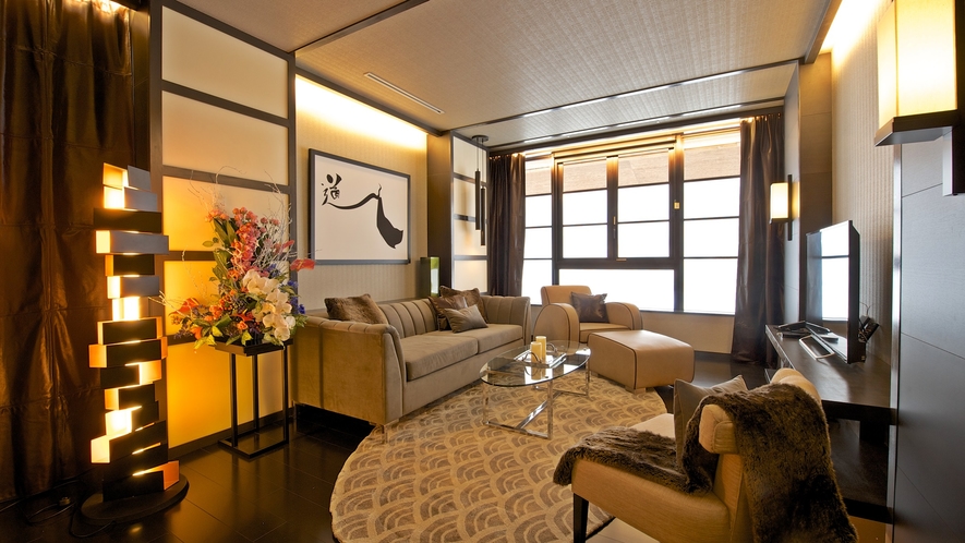 *[2階リビングルーム]モダンでラグジュアリーな装飾と日本古来の美しさが融合したデザイナーズルーム。