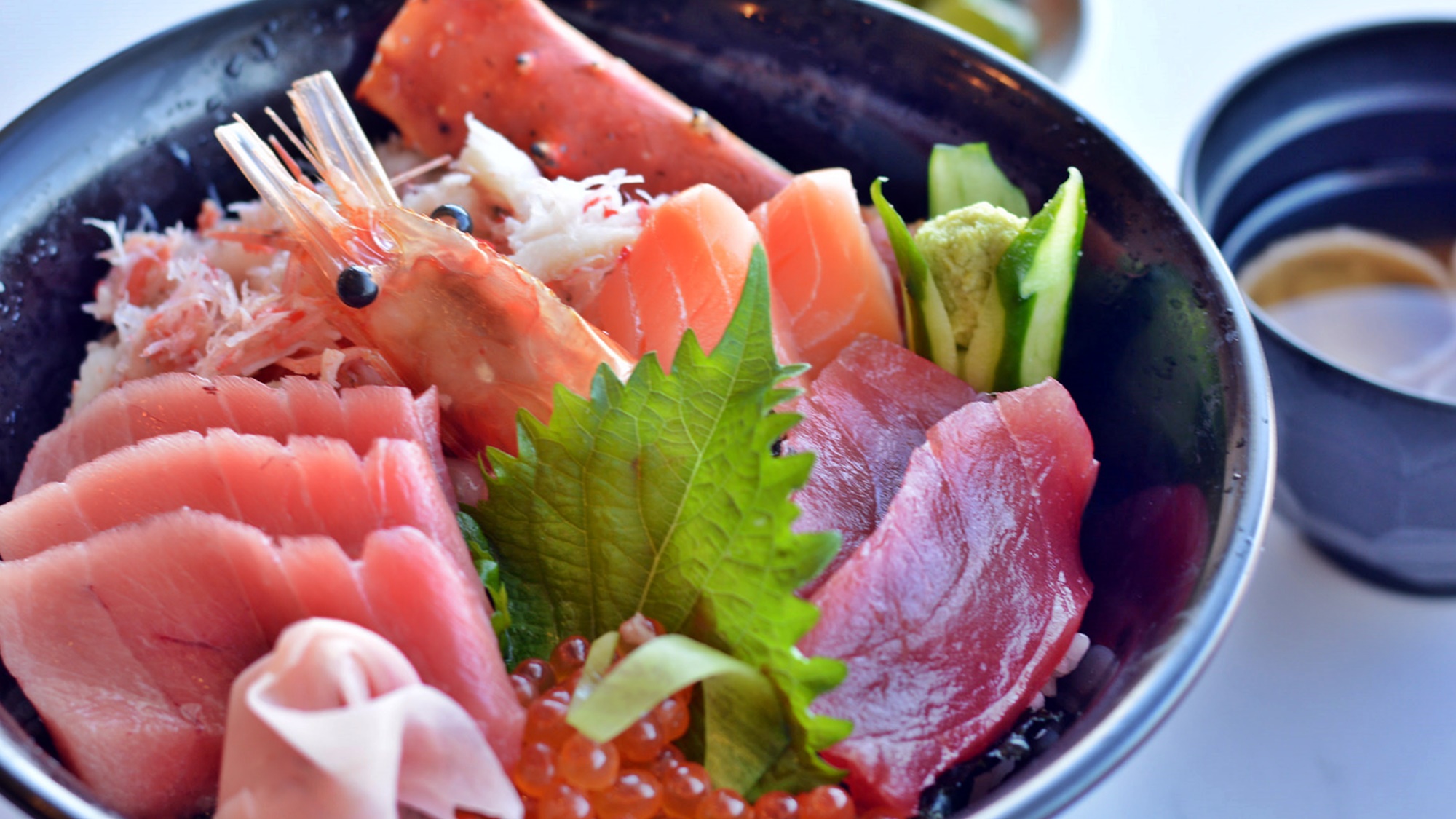 *[シーフードレストランクラブシャック]北海道産の新鮮な魚貝類がたっぷり載ったシャック丼。