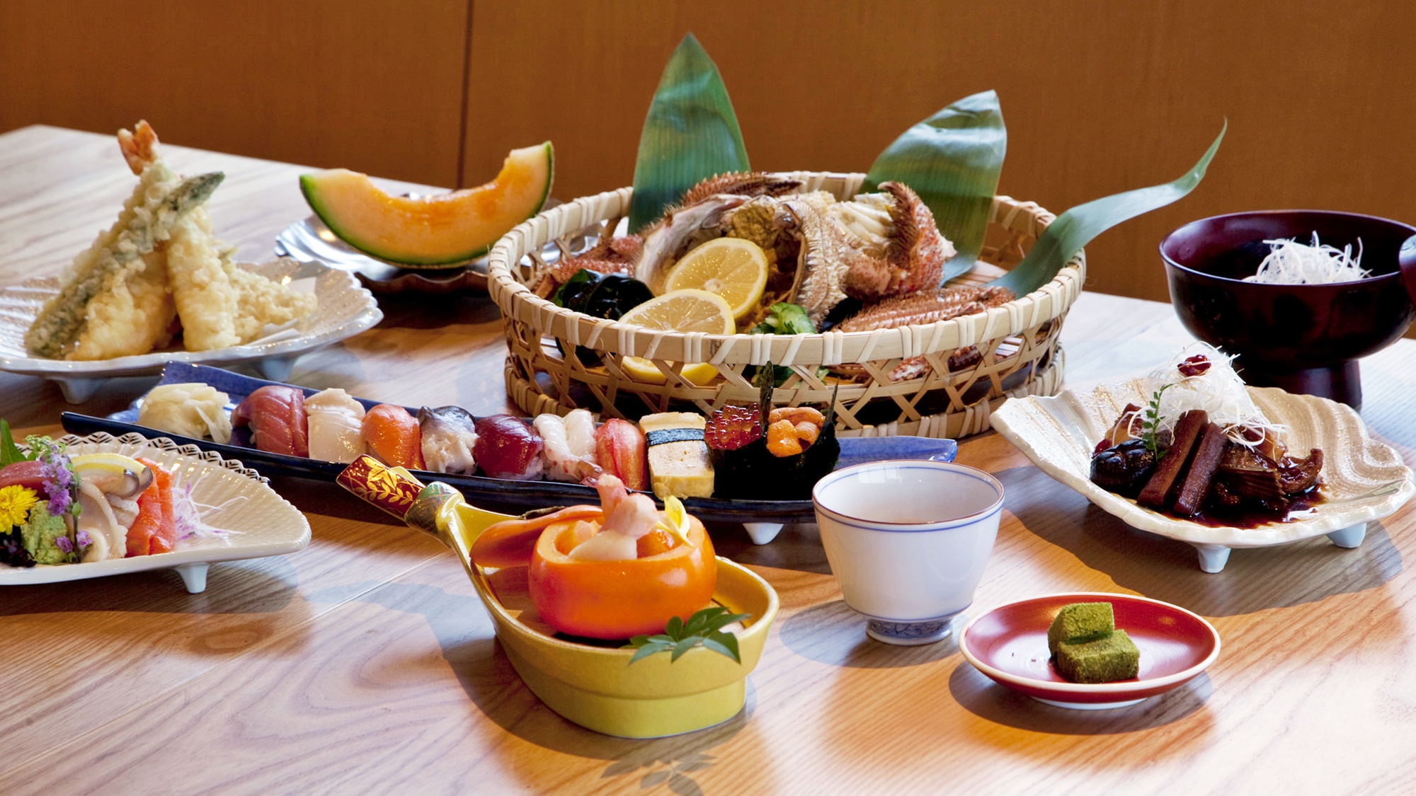 *[北海道郷土料理やん衆天]お寿司や天ぷら等人気のメニューを網羅した御膳料理も人気。