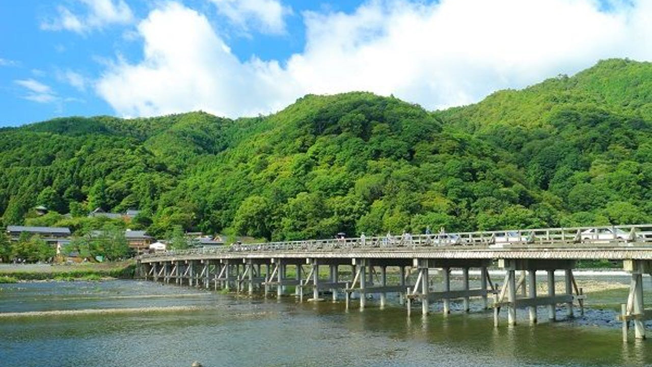 嵐山 渡月橋（車で25分）