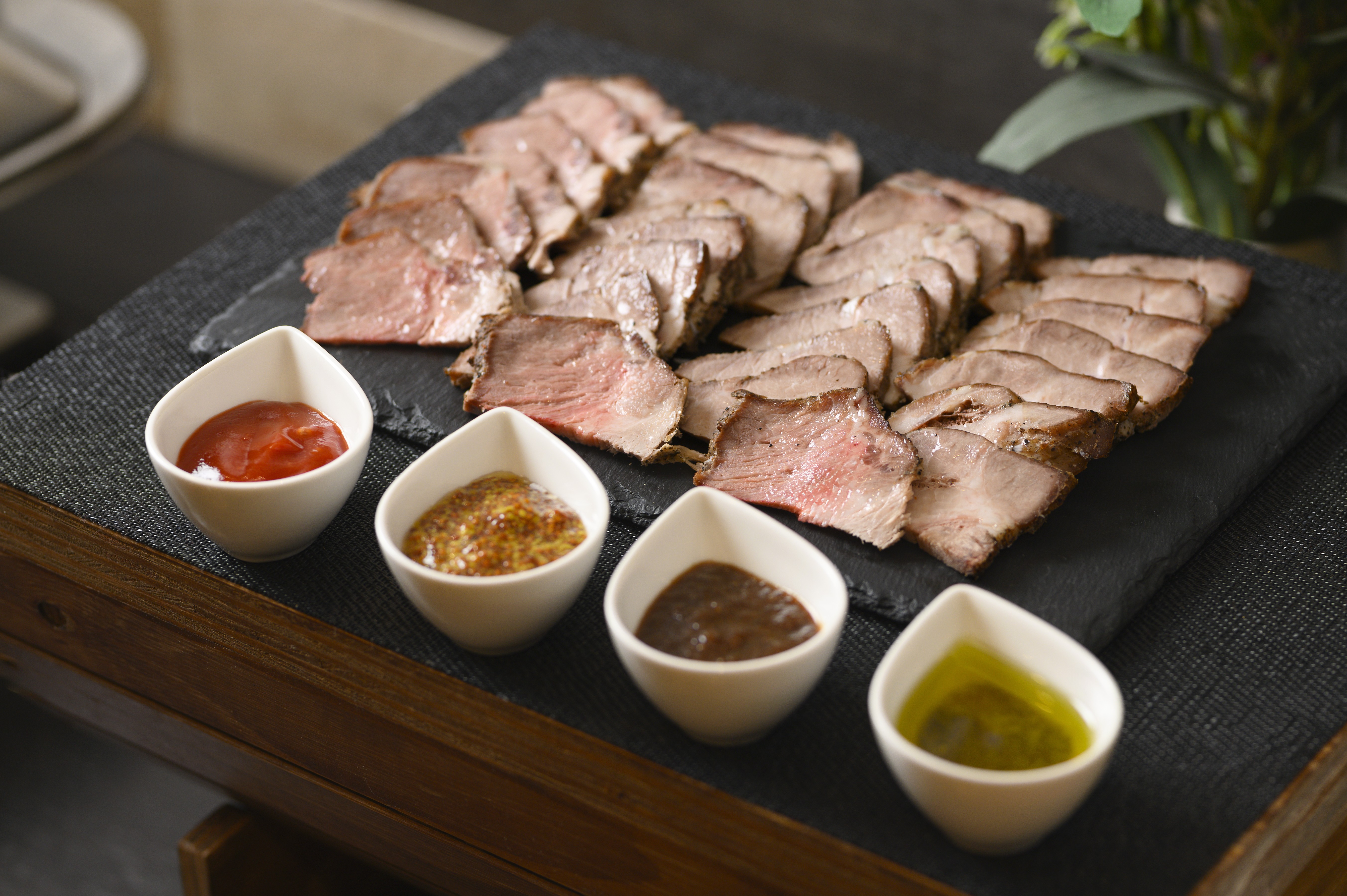 「自家製ローストポーク」4種のソースからお好みで