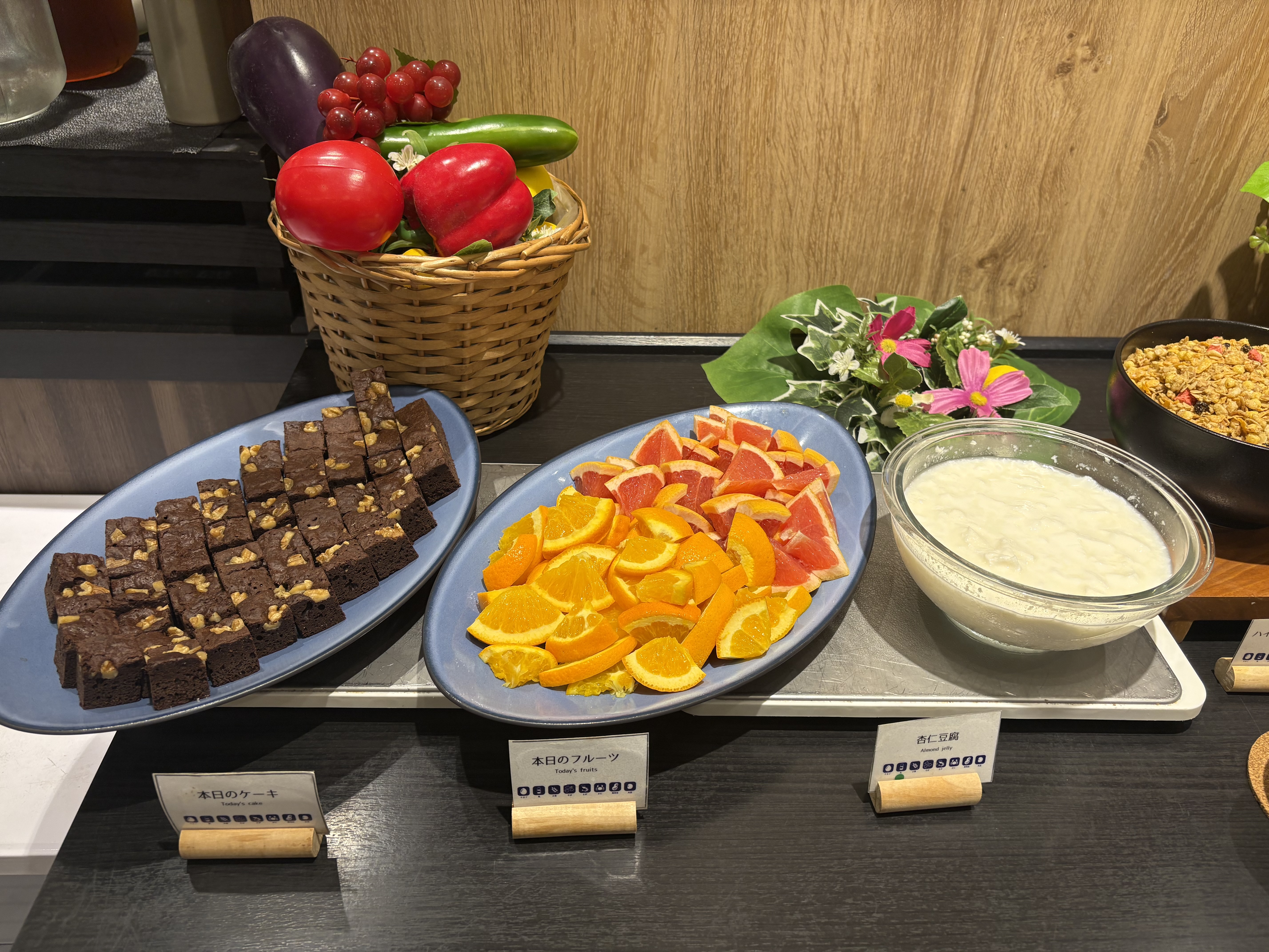 デザート(ケーキ・フルーツ2種・杏仁豆腐)