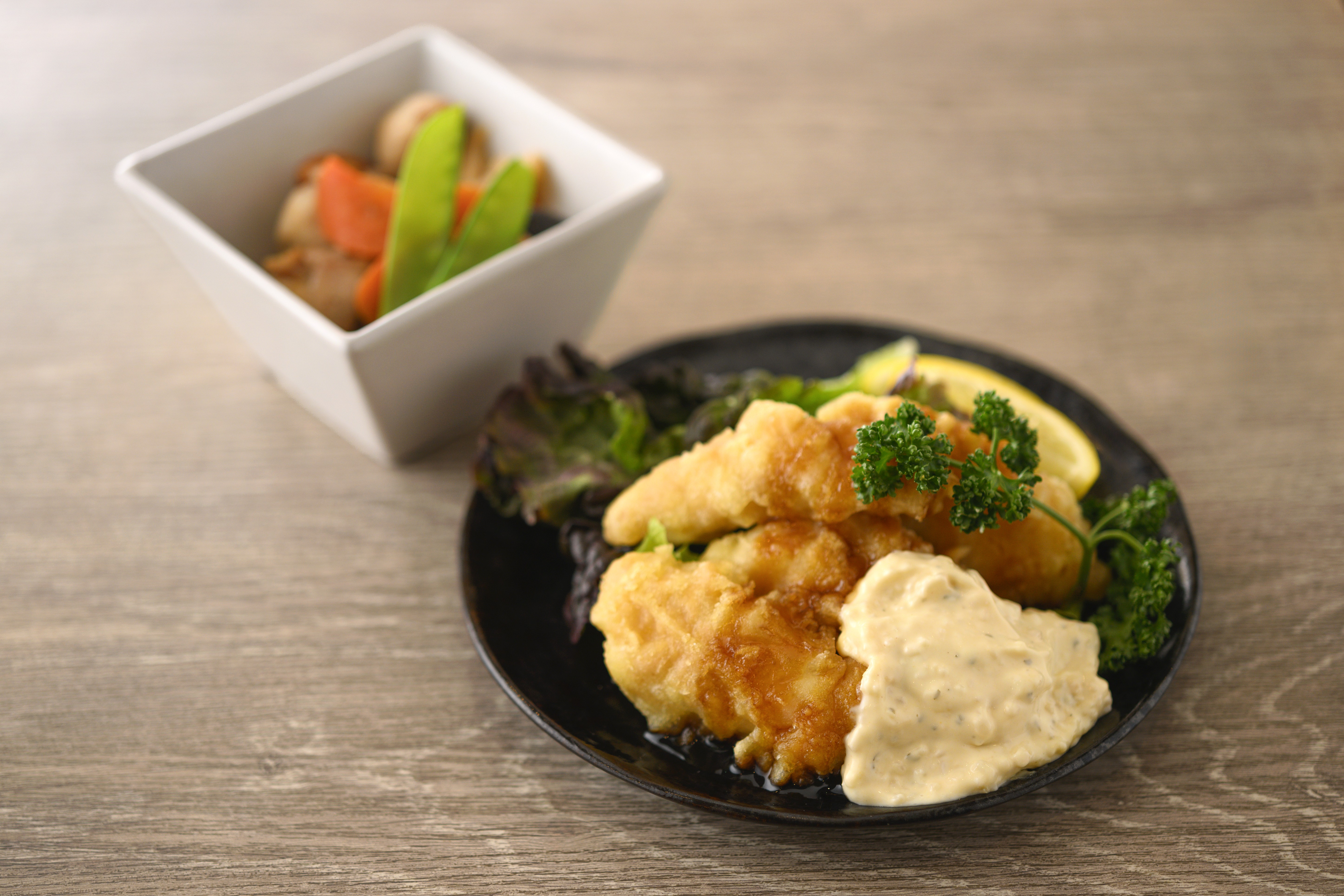 「がめ煮とチキン南蛮」お好みで甘酢とタルタルソースをかけてお召し上がりください