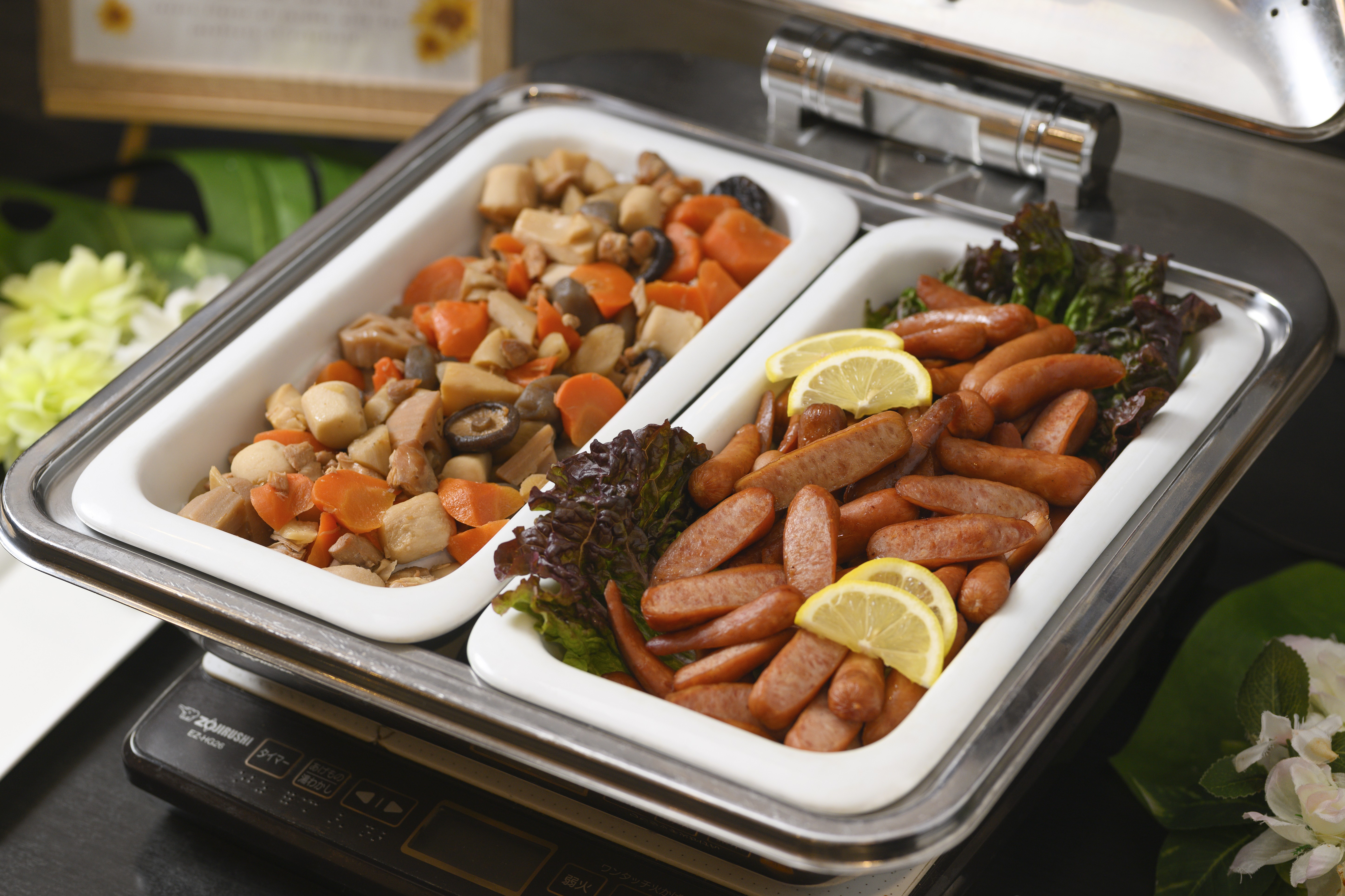 博多の郷土料理「がめ煮」とウィンナー（日替わり）