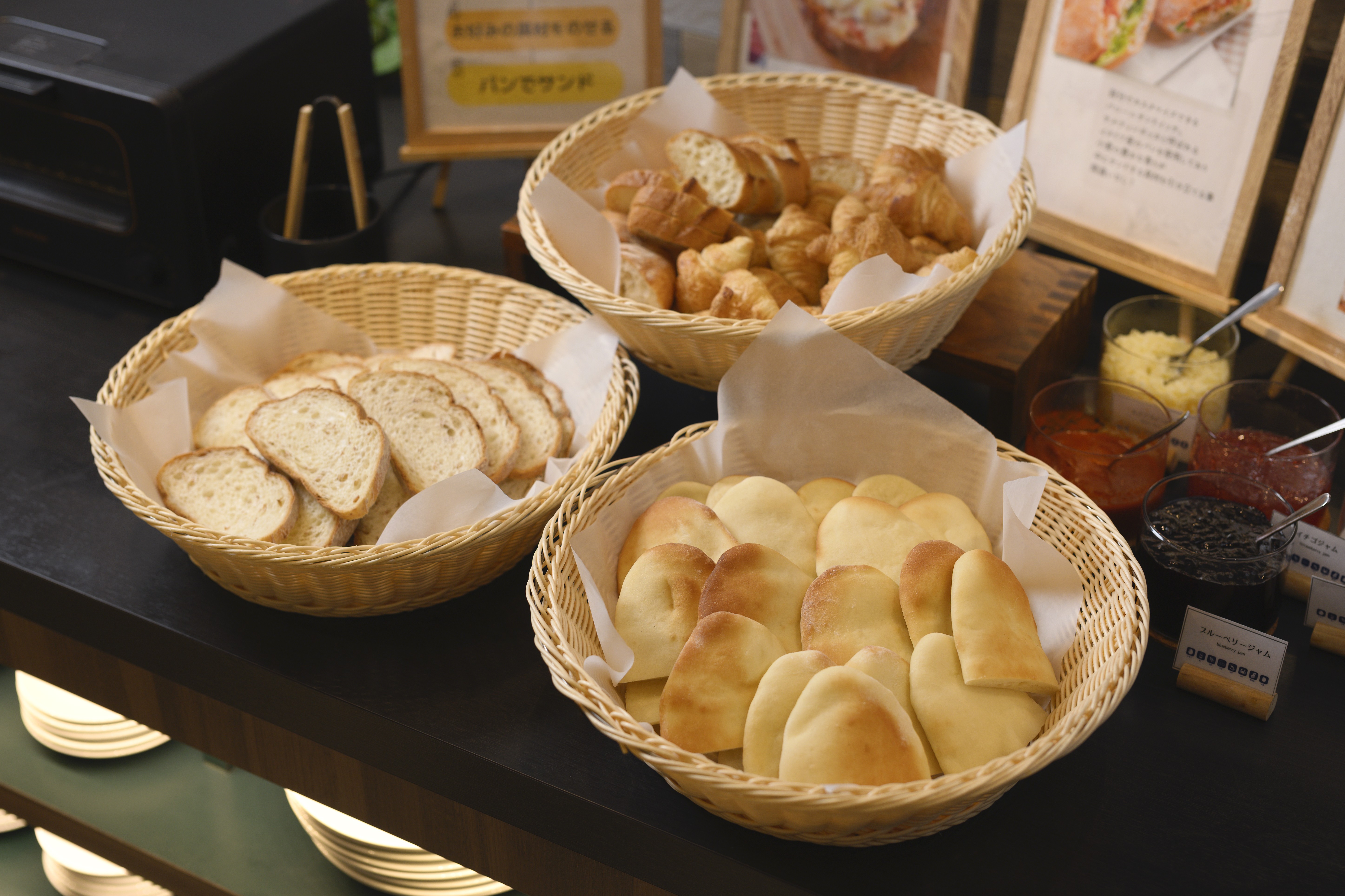 パン4種類　自分で作るパニーニもお楽しみください