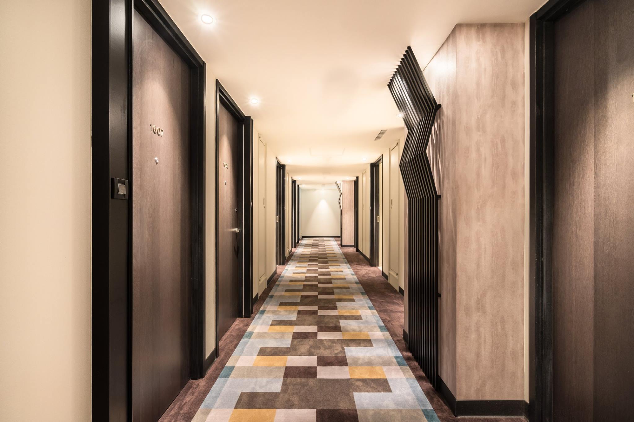 ライトインダストリーフロア