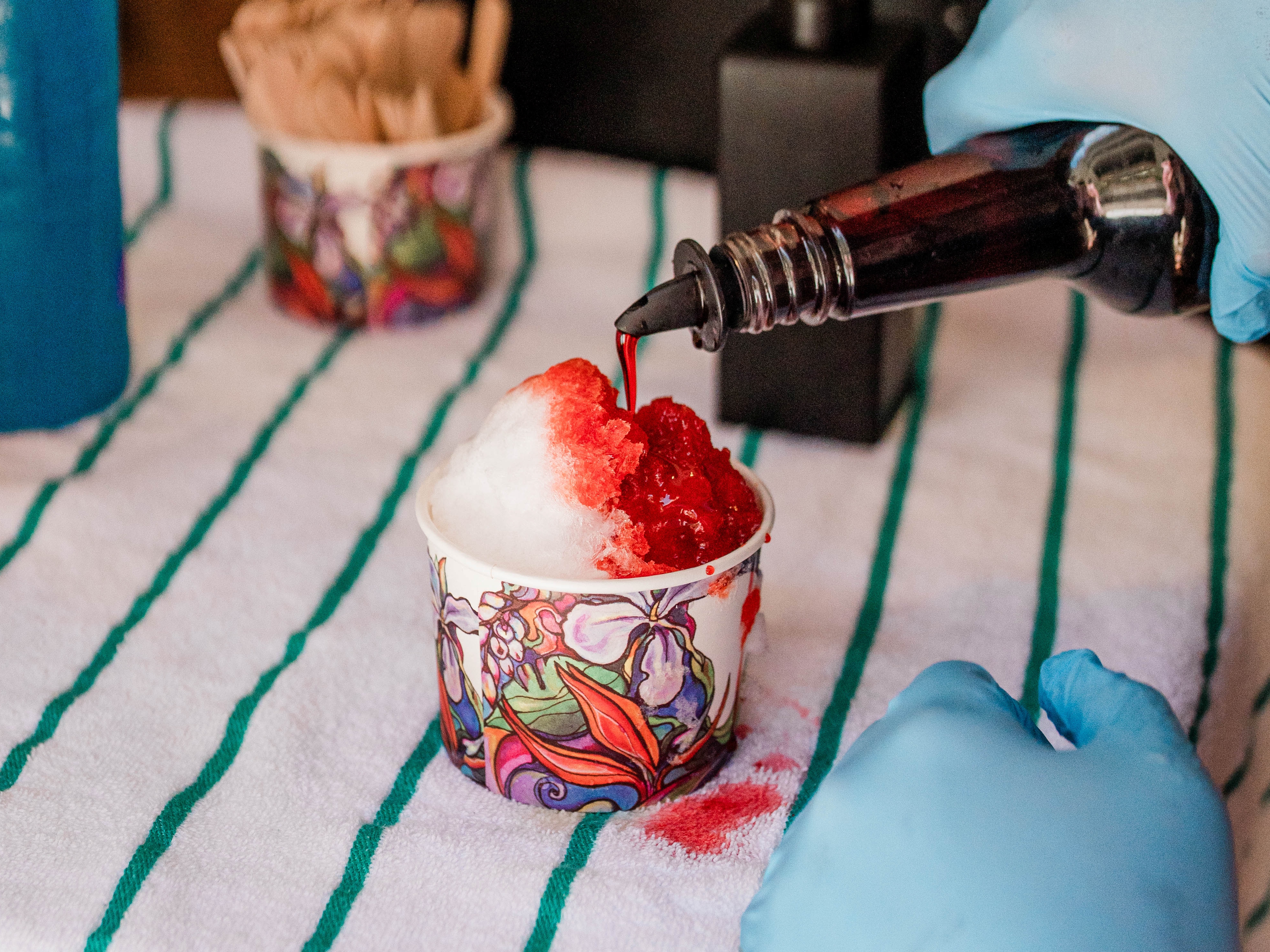 プールサイドでのシェイブアイス無料サービス（午後1~2時）