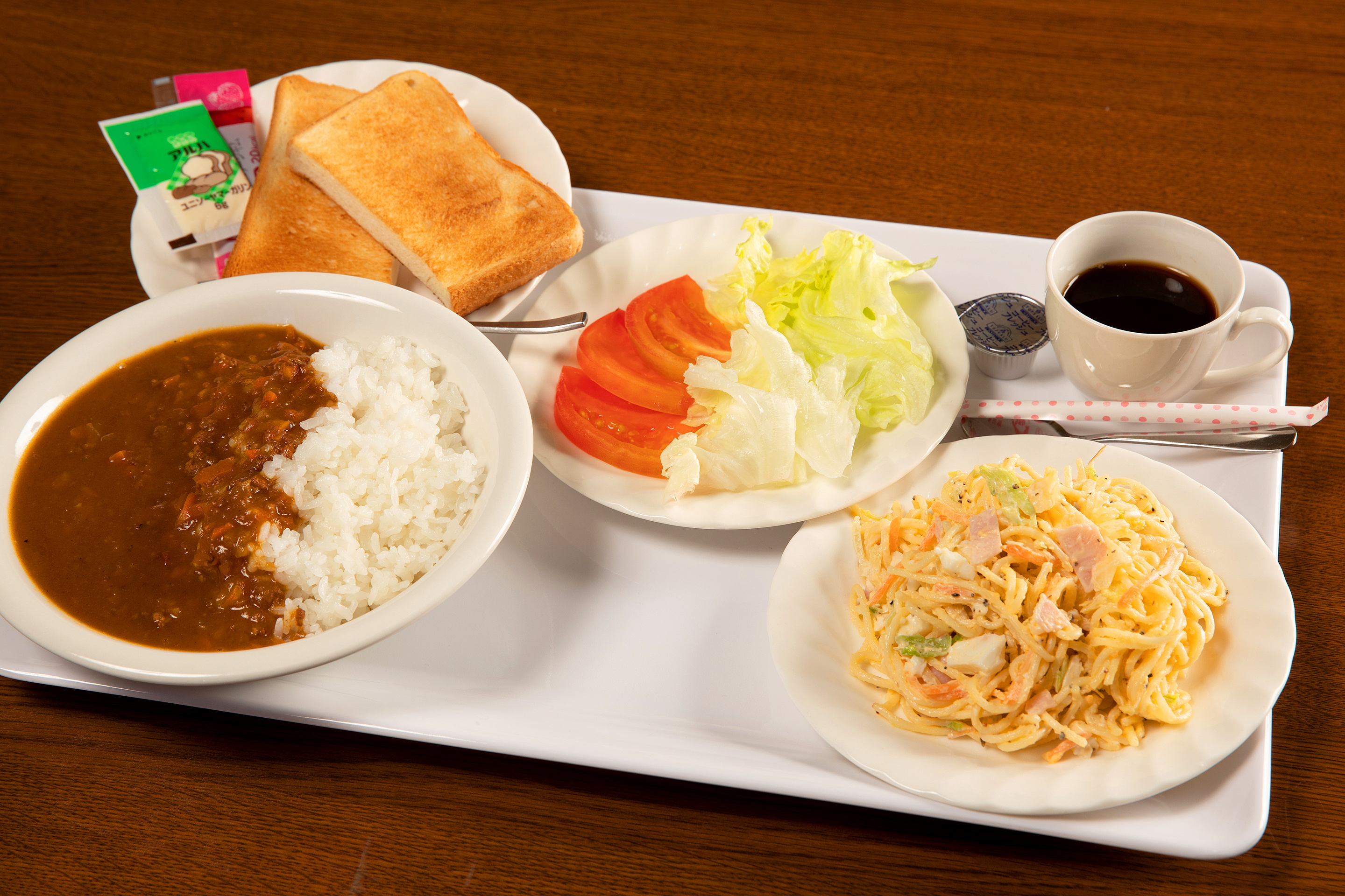 朝食一例　おすすめの朝カレーもぜひお試しくださいませ！♪