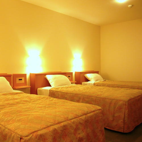 3 tempat tidur, lebar tempat tidur 103 cm