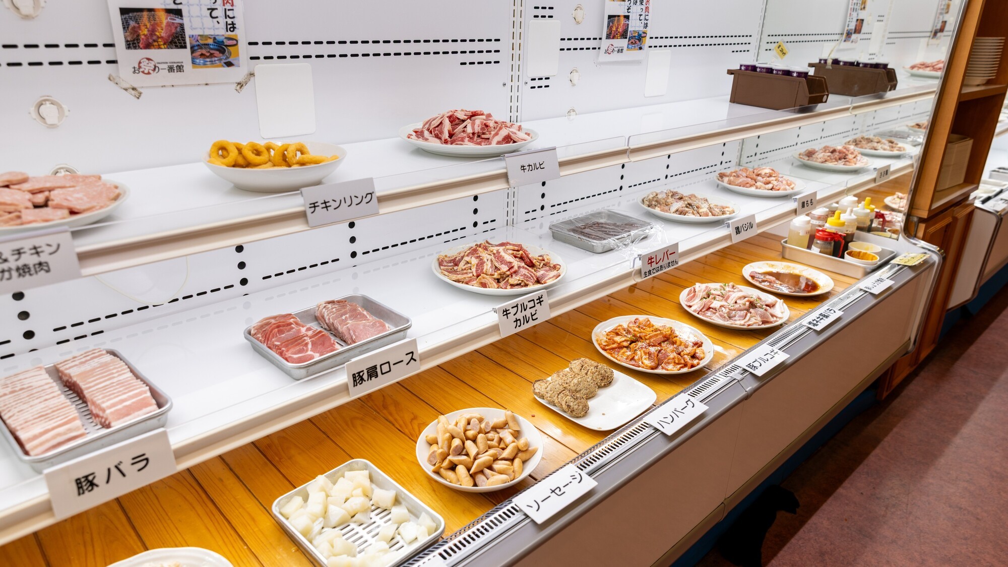 お祭り一番館　店内