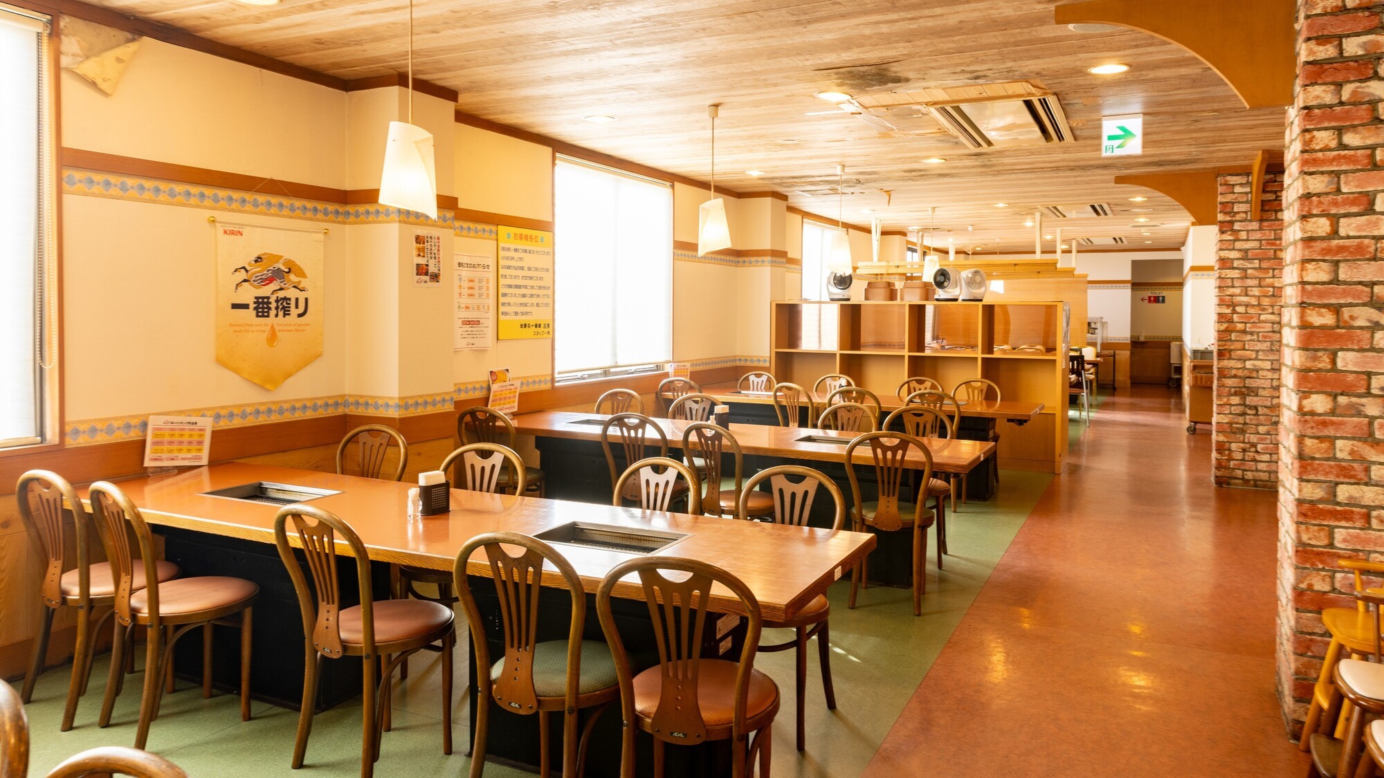 お祭り一番館　店内