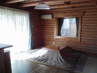 "Hiiragi" living room, kotatsu specifications in winter ...