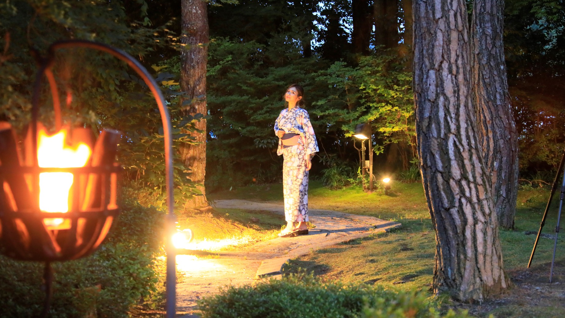 涼しい夜風を感じながら、日本庭園をお散歩するのもおすすめです