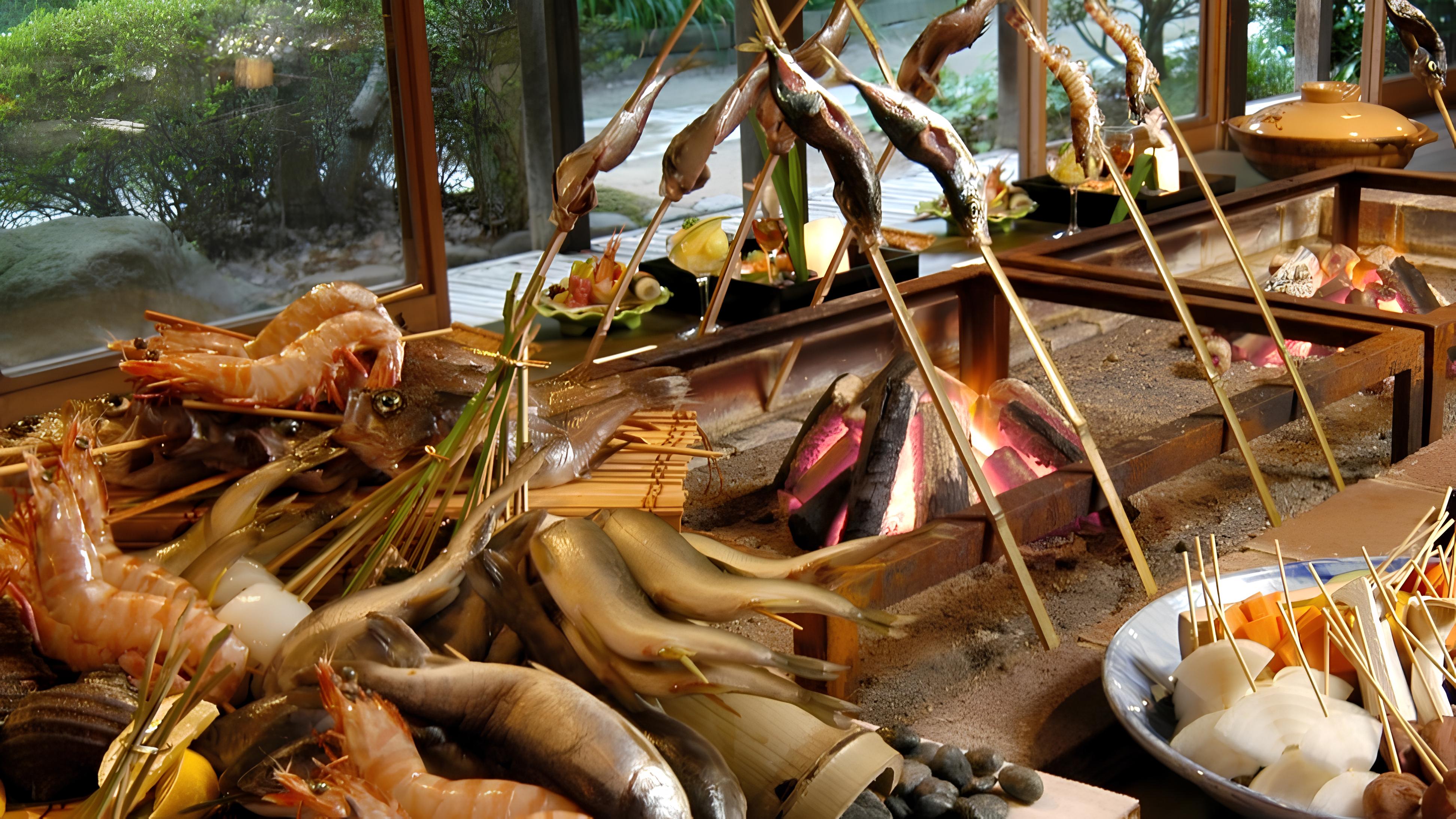 山荘で味わう特別感／炭火で焼き上げる旬の山・海の幸を堪能