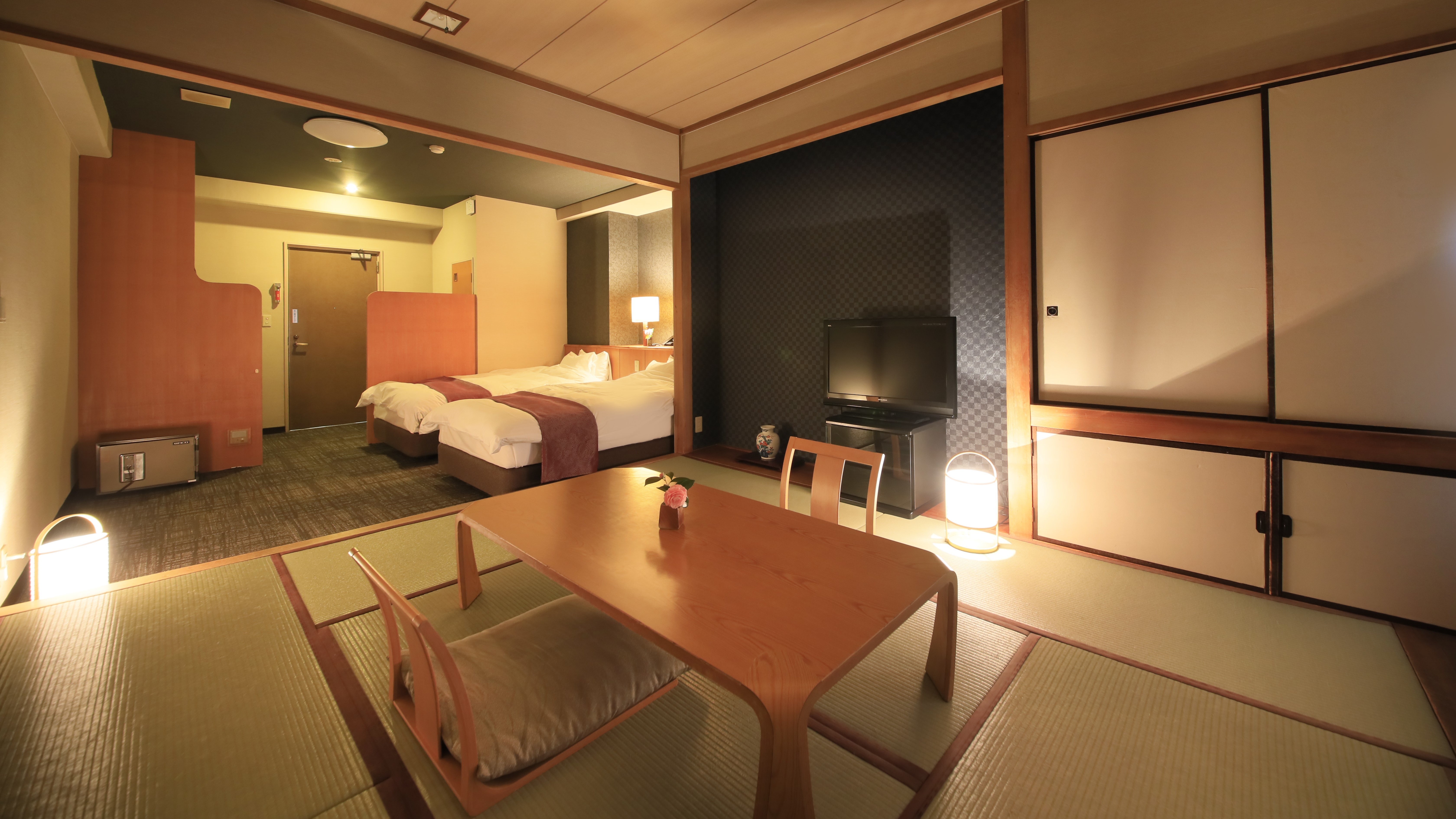 【和洋室】広々とした客室はご家族やグループでのご旅行にもおすすめです。