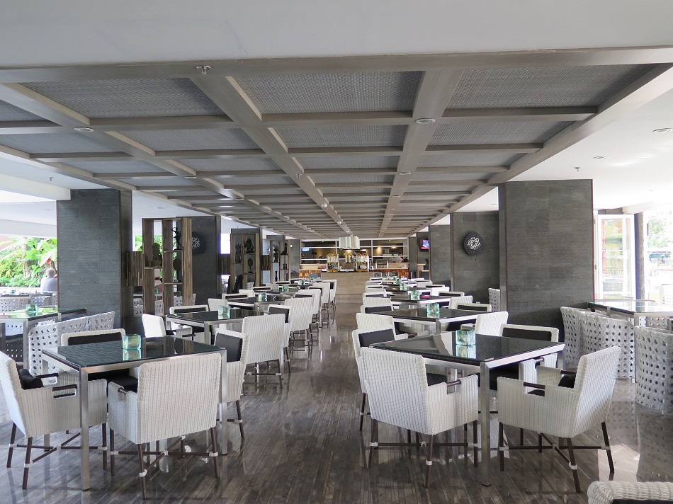 レストラン『Swiss-Cafe』