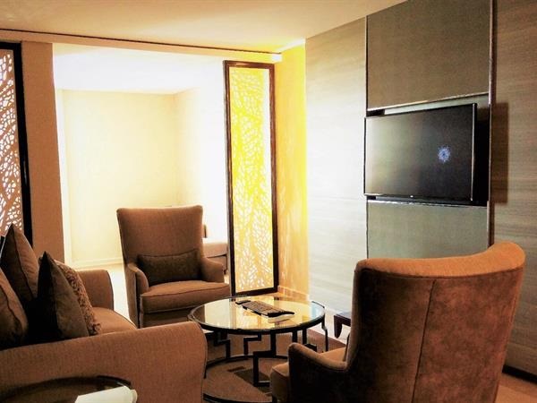 スイートルーム キング(117平米)リビングスペース