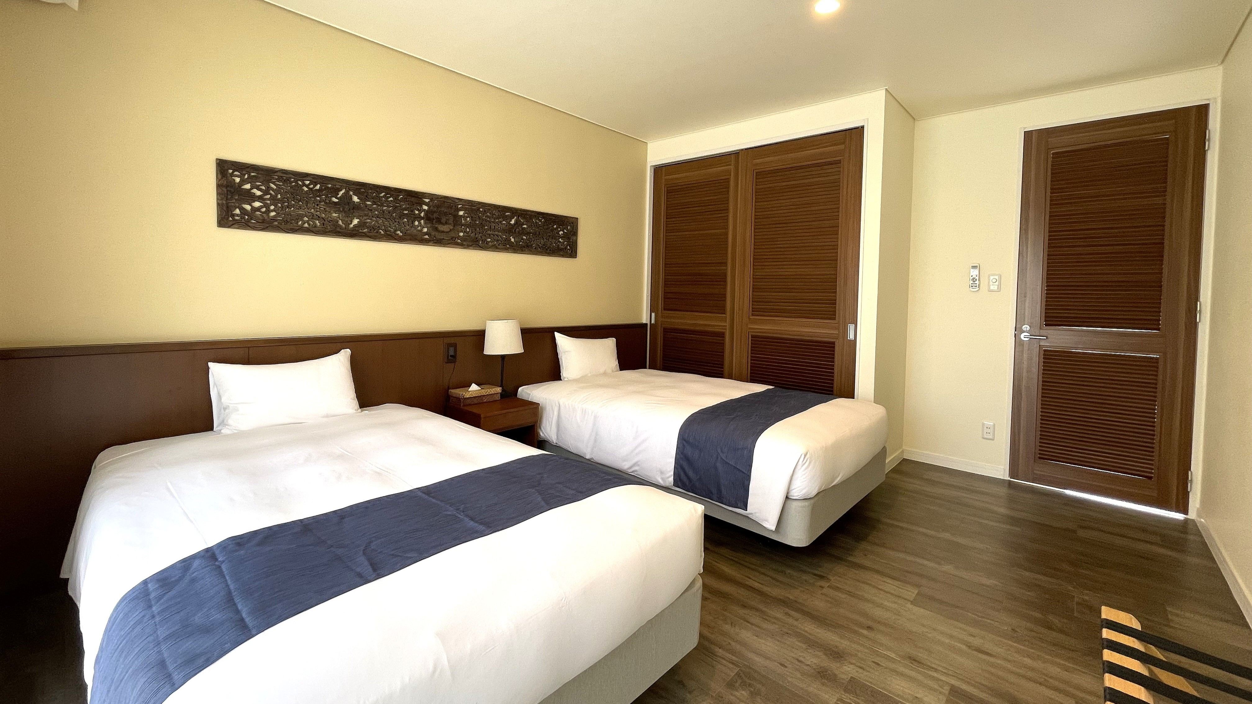 【ORCHID：ベッドルーム】洋室2部屋にセミダブルベッド4台。グループでの利用も快適。