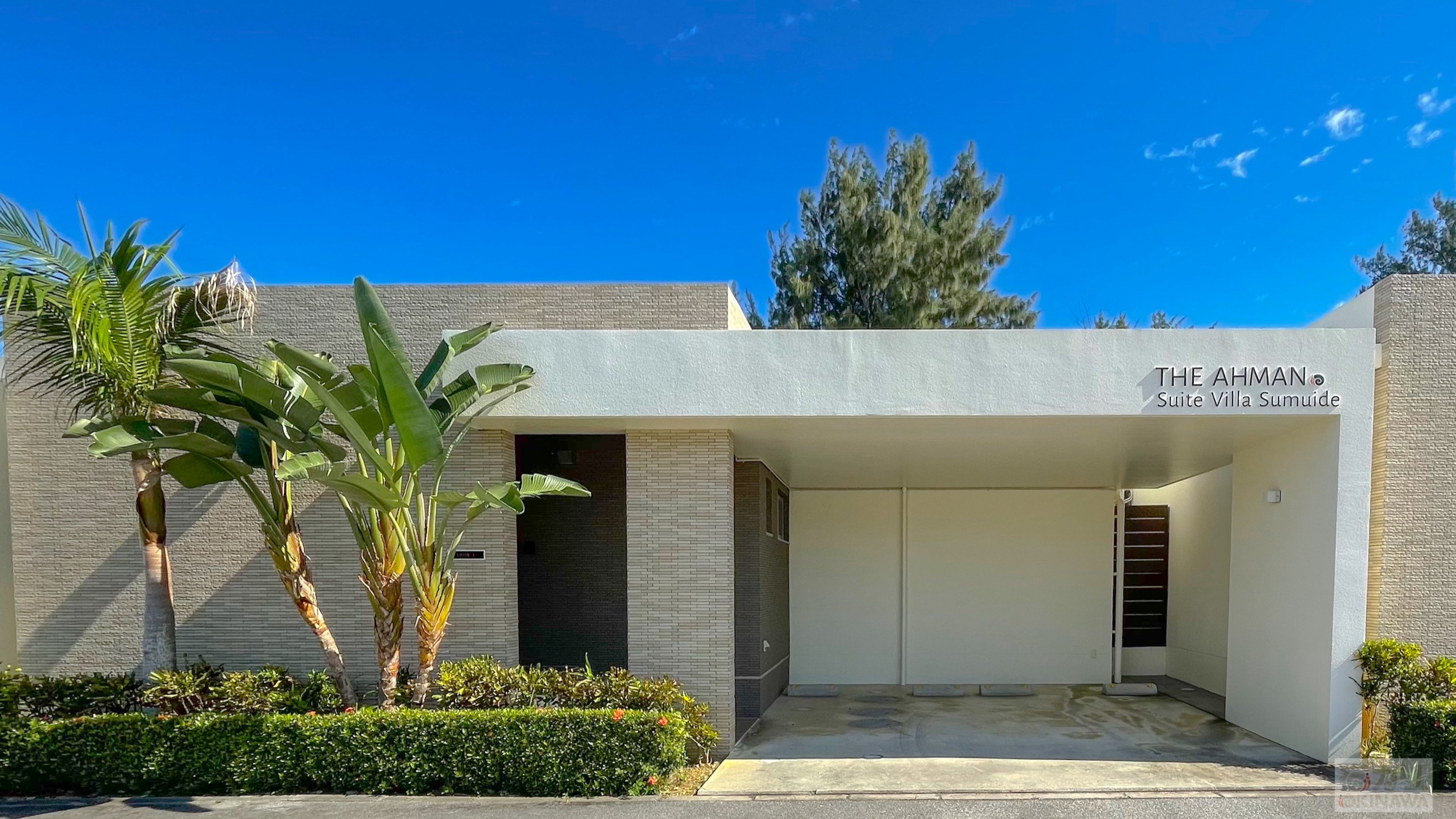 【LOTUS：外観】南国情緒あふれる佇まい。あなたの別荘のようなプライベートコンドミニアム。