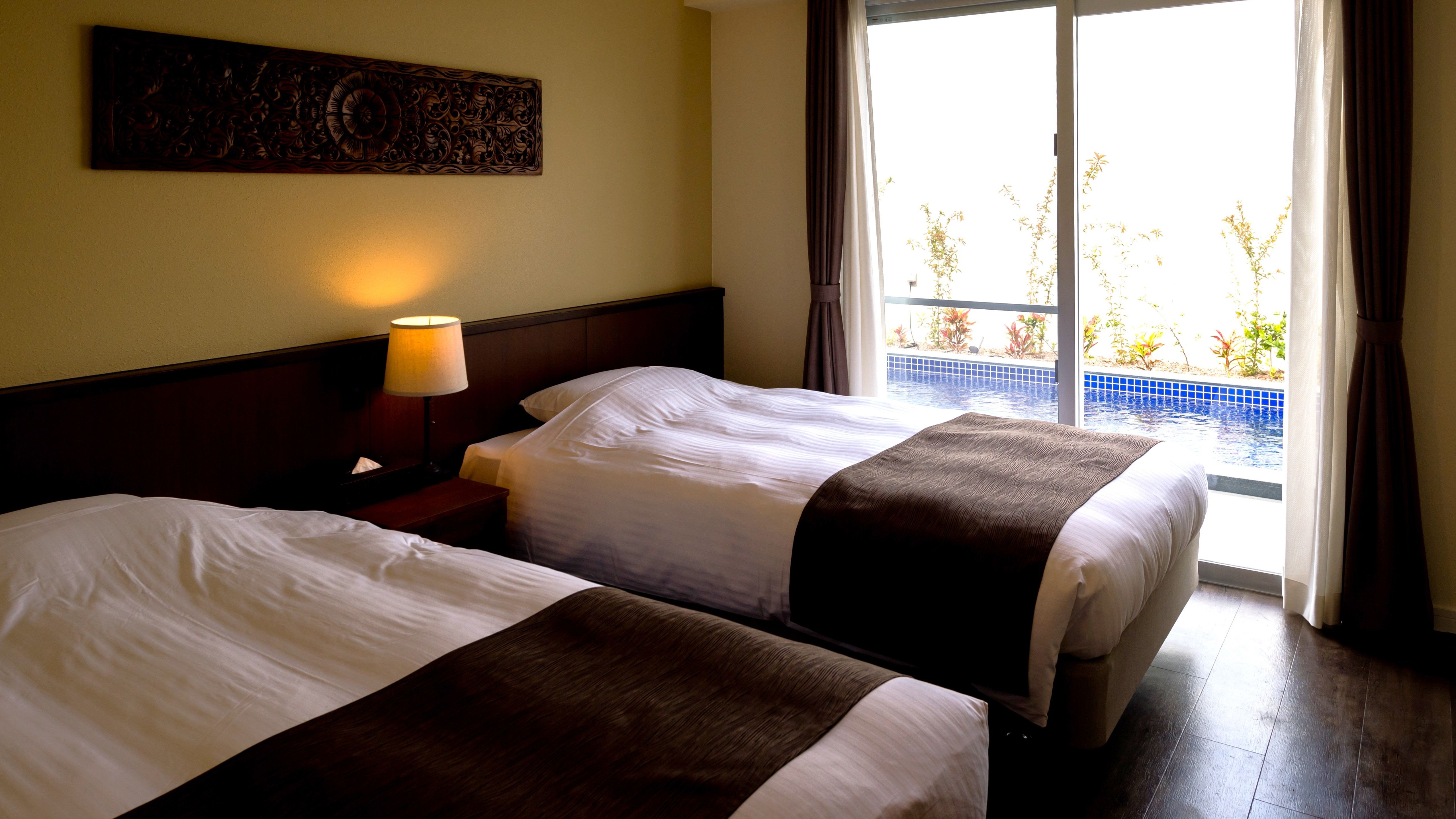 【ANTHURIUM：ベッドルーム】セミダブルベッドをゆったり配置。上質な眠りをお約束。