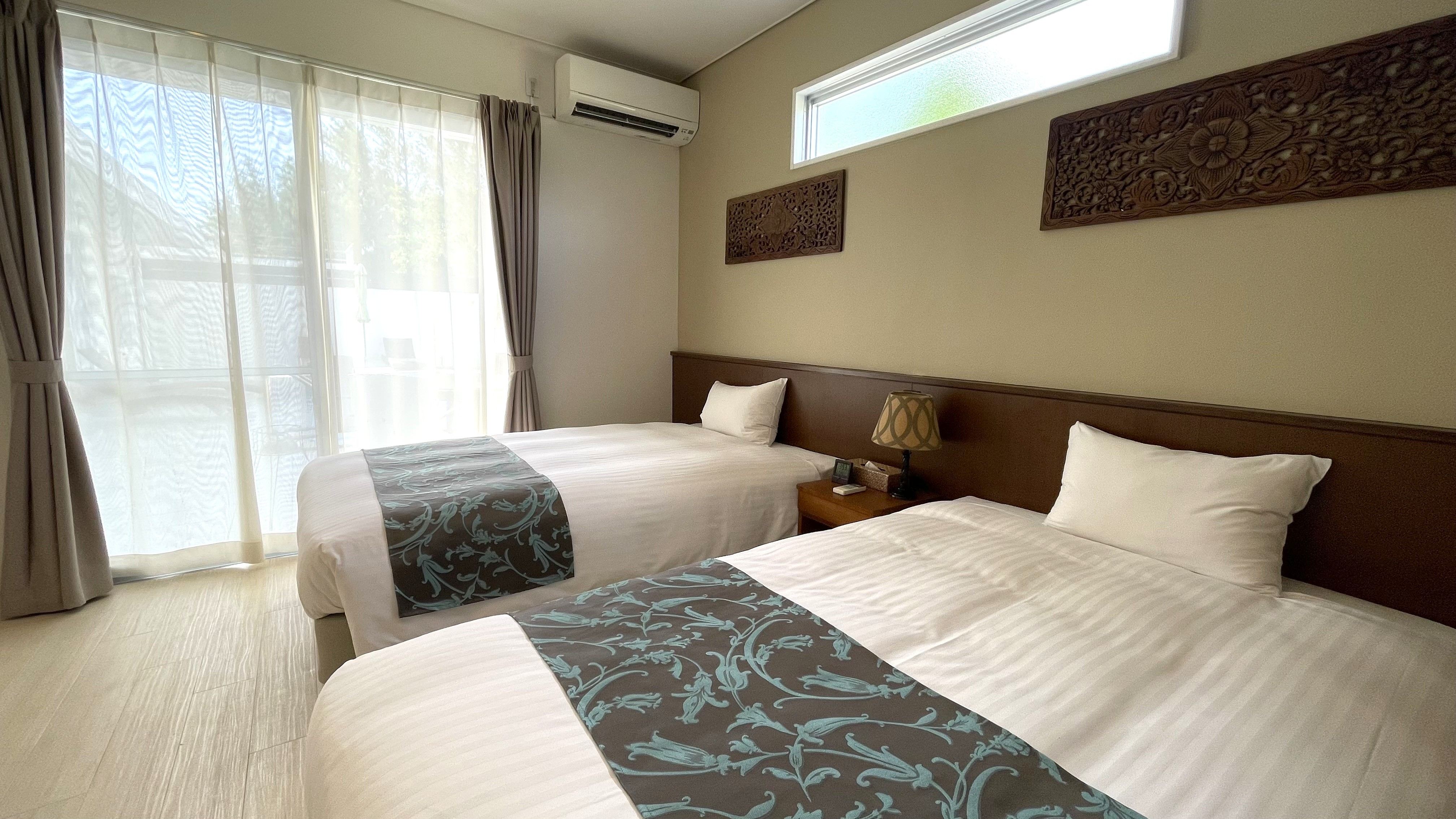 【PLAGE：ベッドルーム】セミダブルベッドをゆったり配置。シンプルで上質な空間で快眠を。