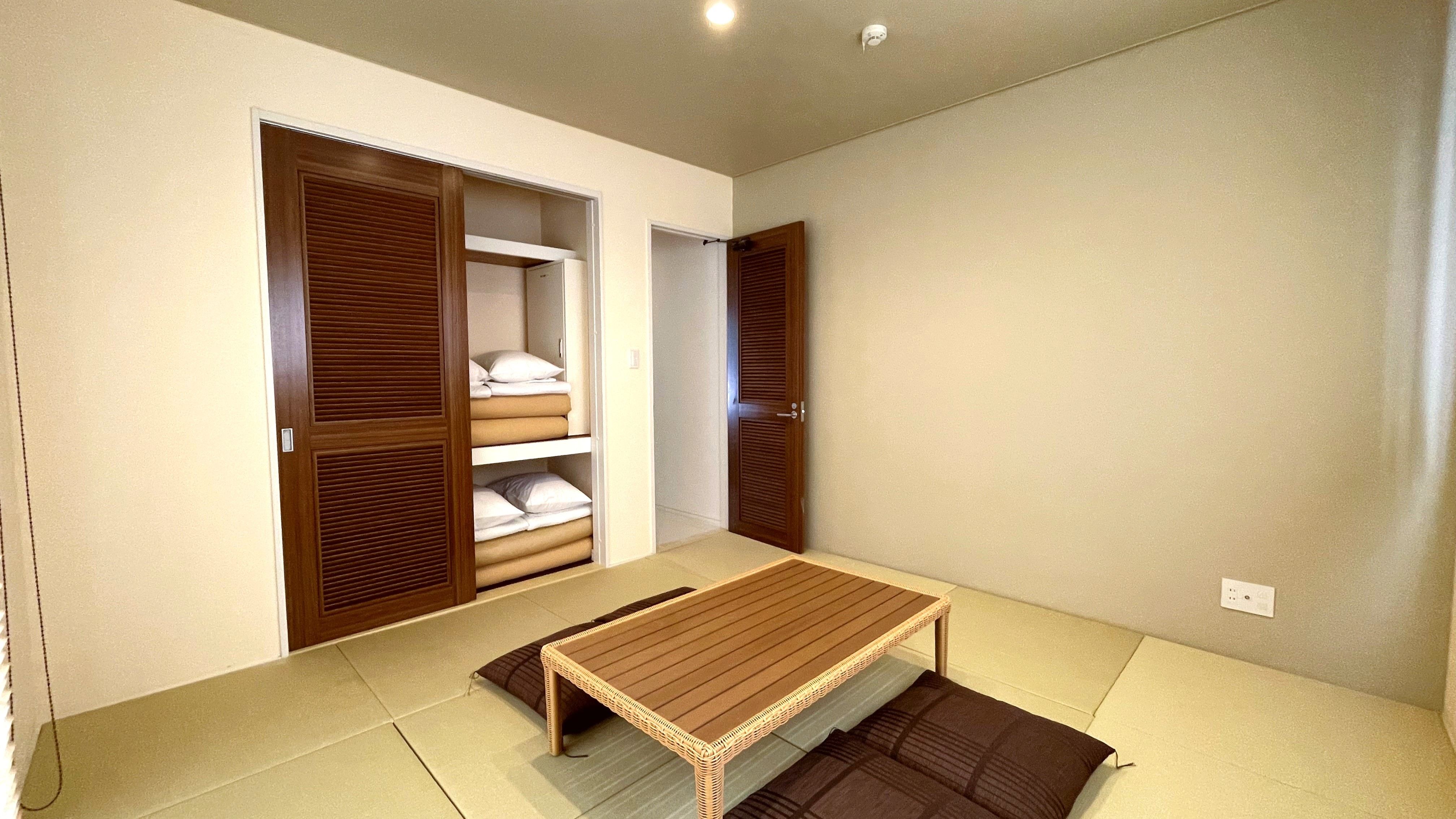 【PLAGE：和室】布団4組利用可能。小さなお子様や三世代旅行に人気のくつろぎの和室。