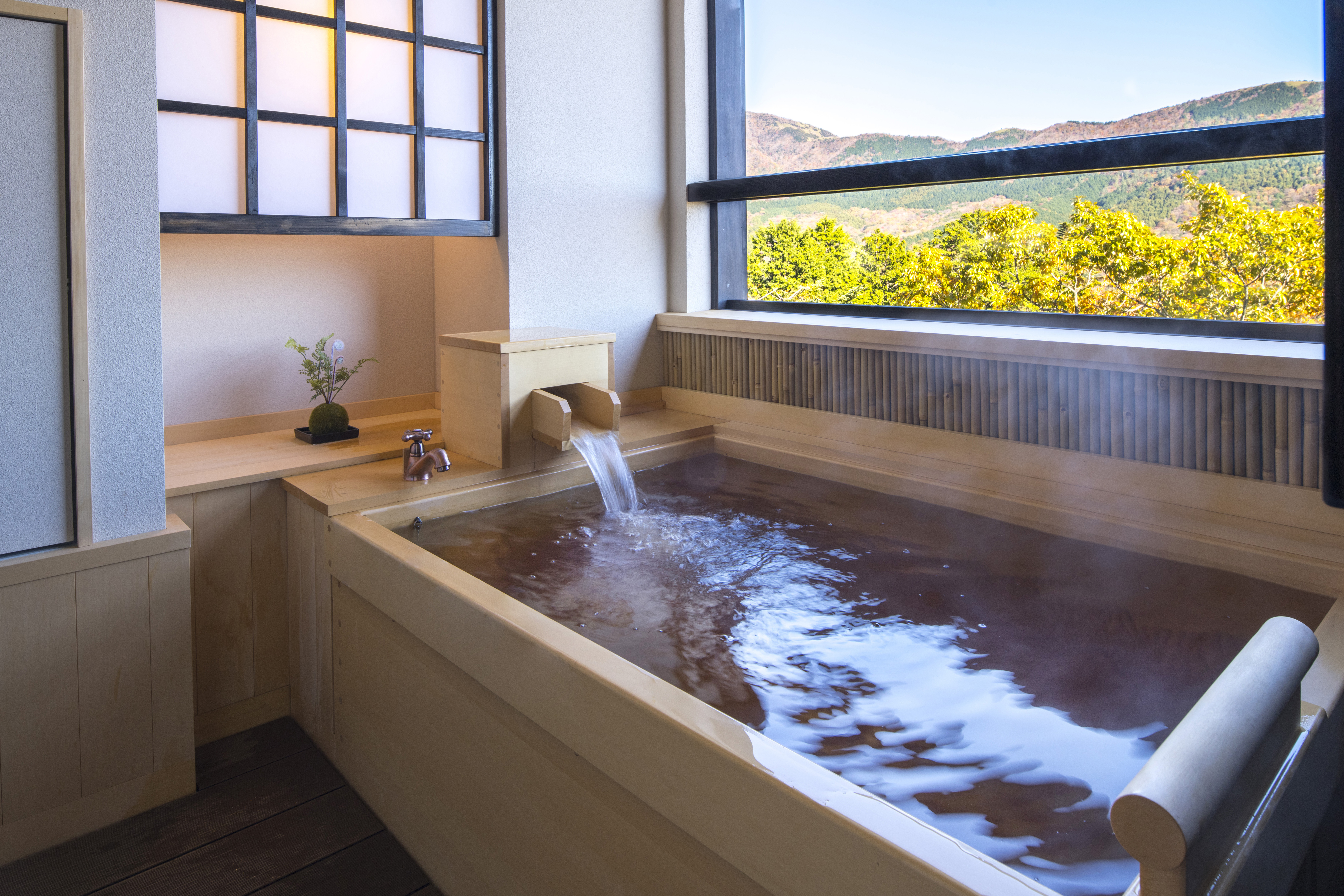 天然温泉の客室露天風呂