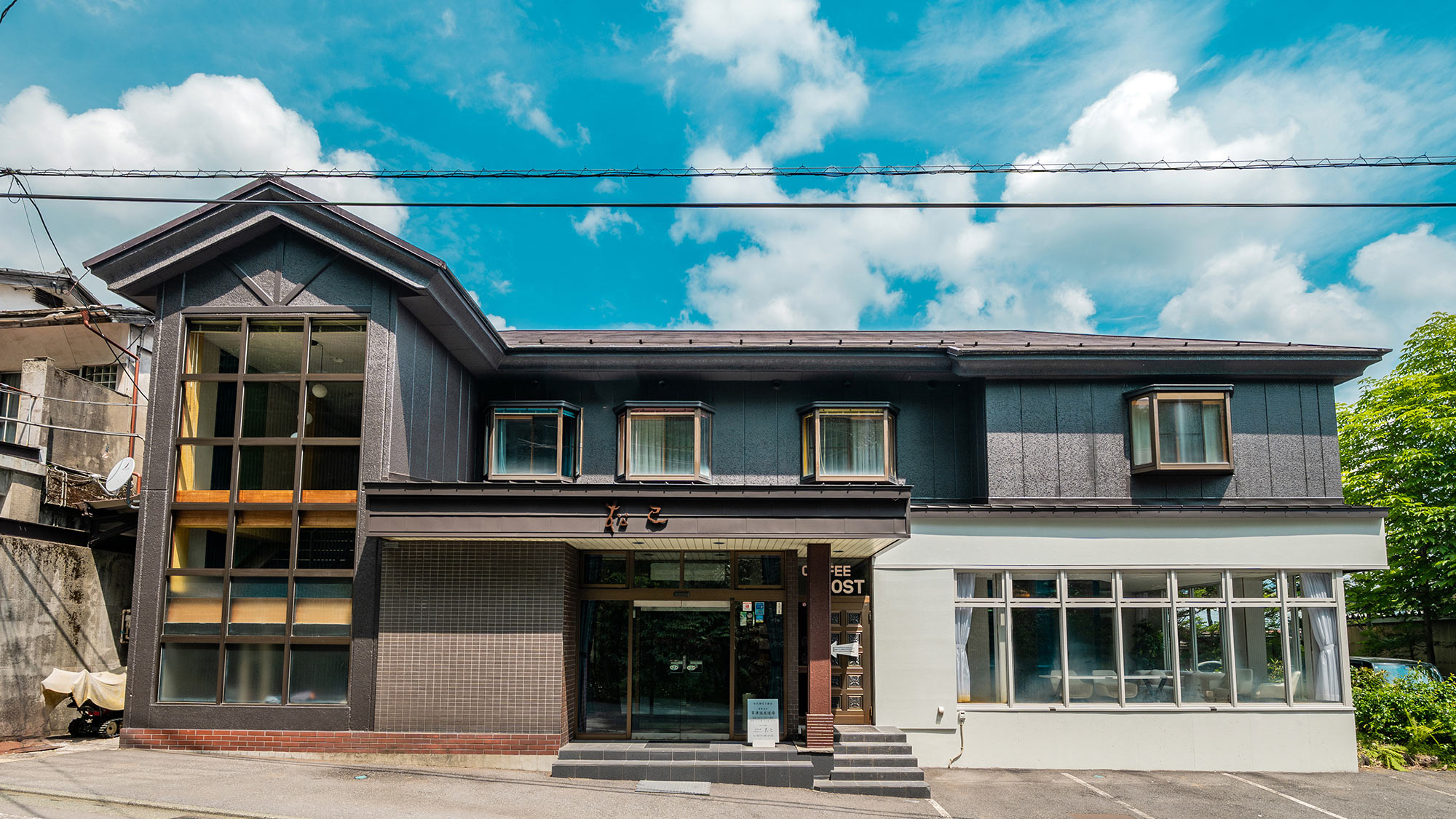 ・【外観】湯畑から徒歩圏内の静かな宿。草津の中心にあるのでアクセスも抜群です