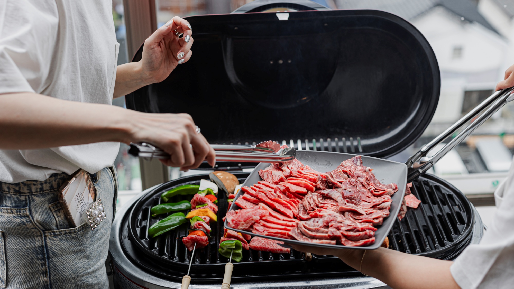 【ペントハウス／過ごし方】一例：肉だ！野菜だ！BBQだ！！　食材持込みなのでお好きな具材でどうぞ。