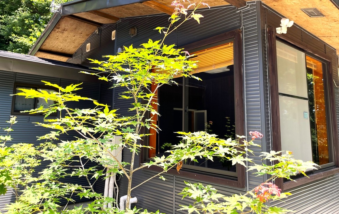 広い敷地に季節が鮮やかに映る隠れコテージ！【Ｒ棟５名様まで】 