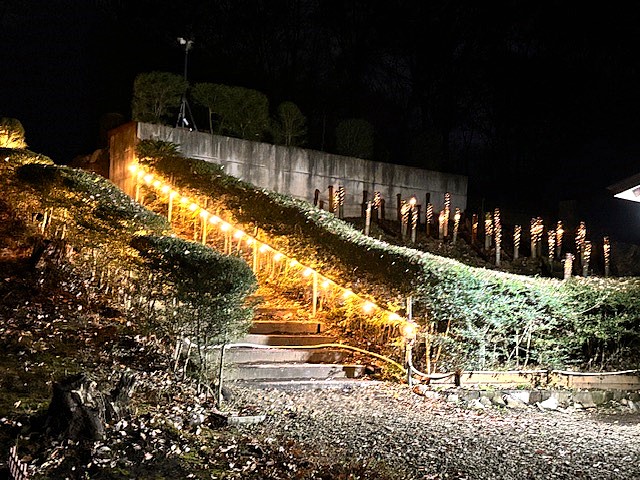 E棟宿泊棟から駐車場までの階段照明