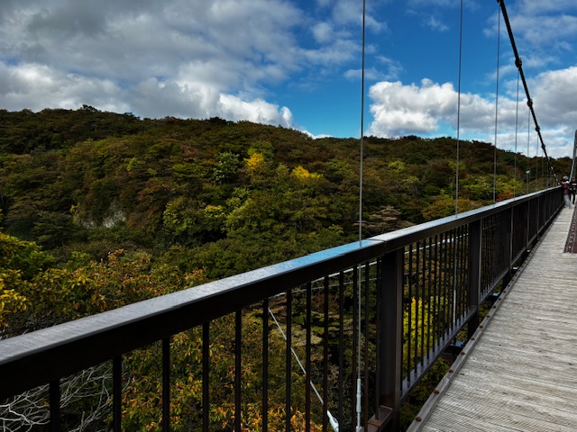 つつじ吊り橋周辺の紅葉