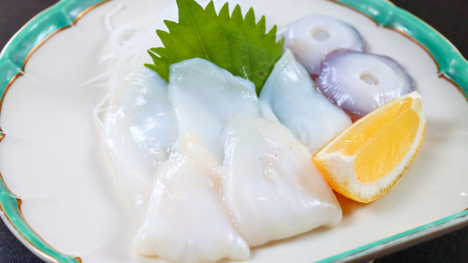 【一人旅】地物の新鮮食材を使った会席料理と広々大浴場が自慢！自然の中でリラックス♪［1泊2食］