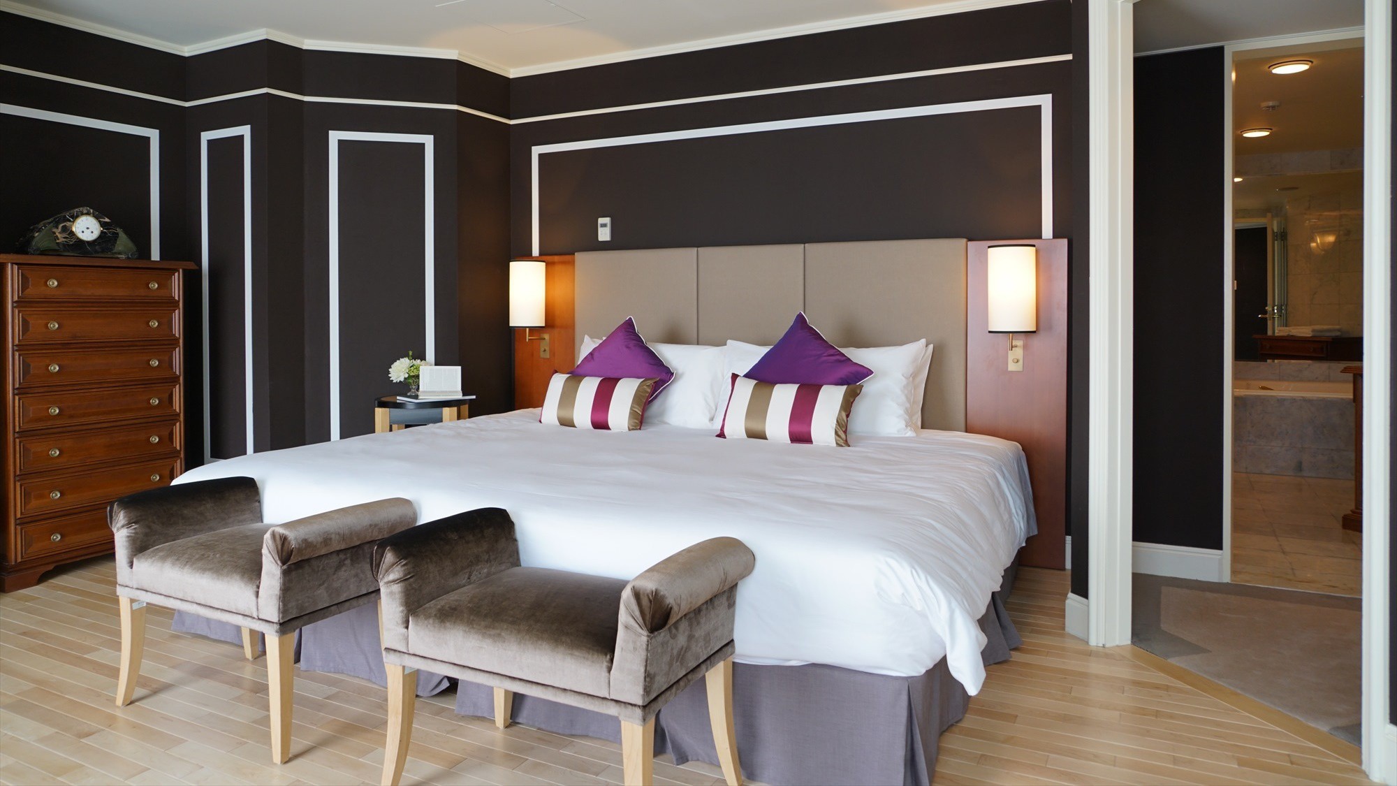 ◆Royal Suite｜スイートルームの客室はよりエレガントに上質な大人の空間へと導きます。