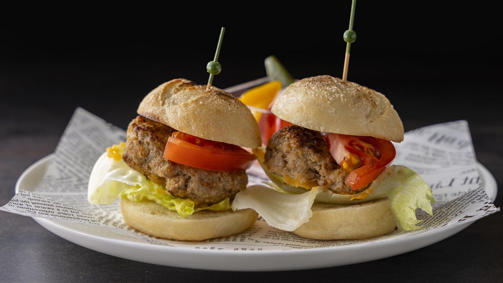 ◆クラブラウンジ｜ミニハンバーガー（デイタイム）※写真は一例