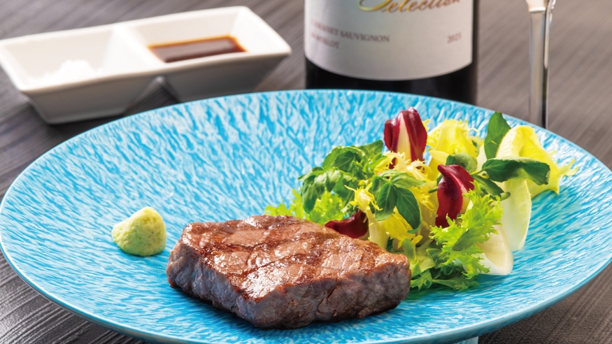 黒毛和牛サーロインステーキで舌鼓！特選ブッフェプラン【フリーフロー(飲み放題)付き】夕・朝食付き