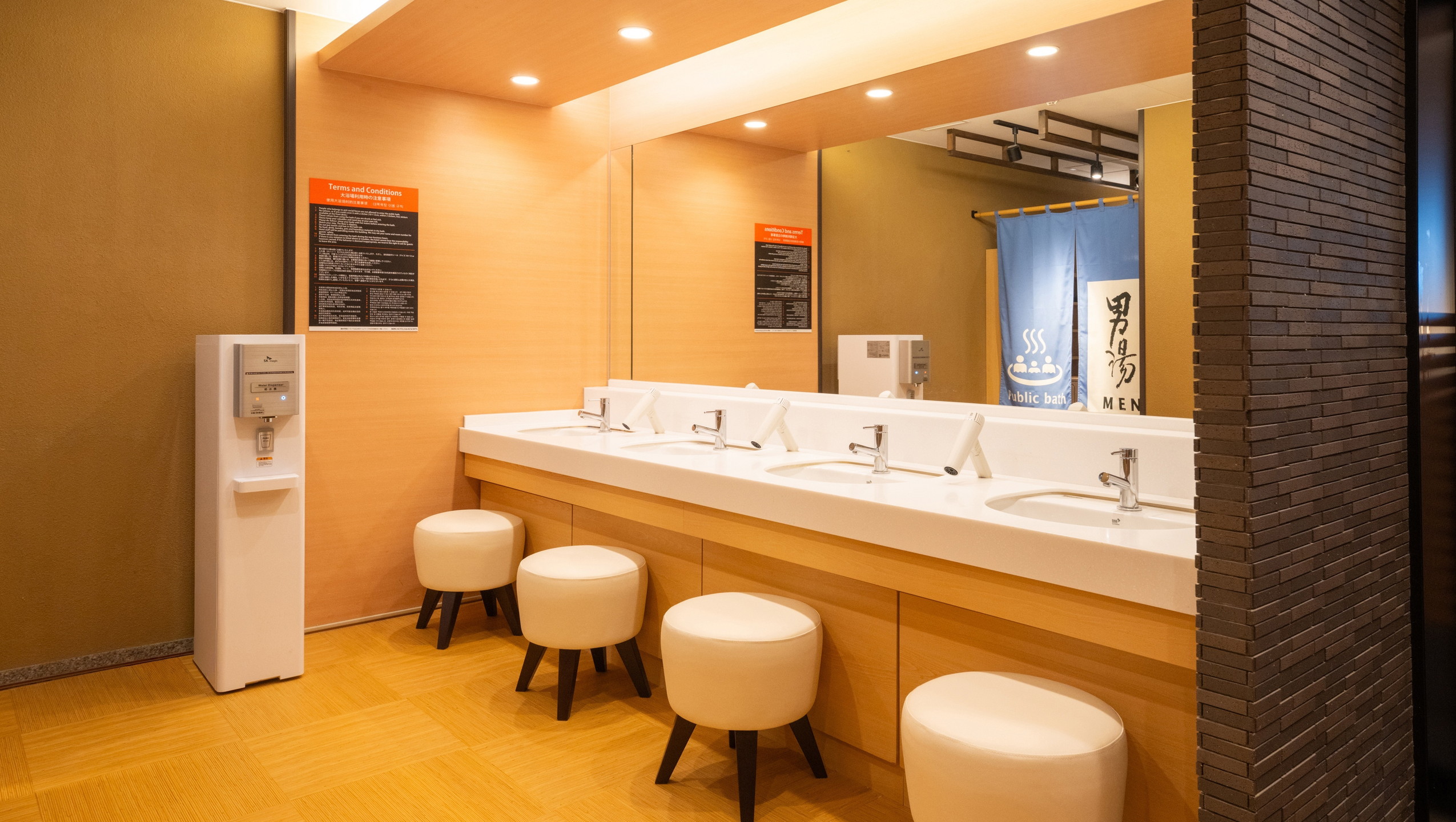 男性大浴場（脱衣所）