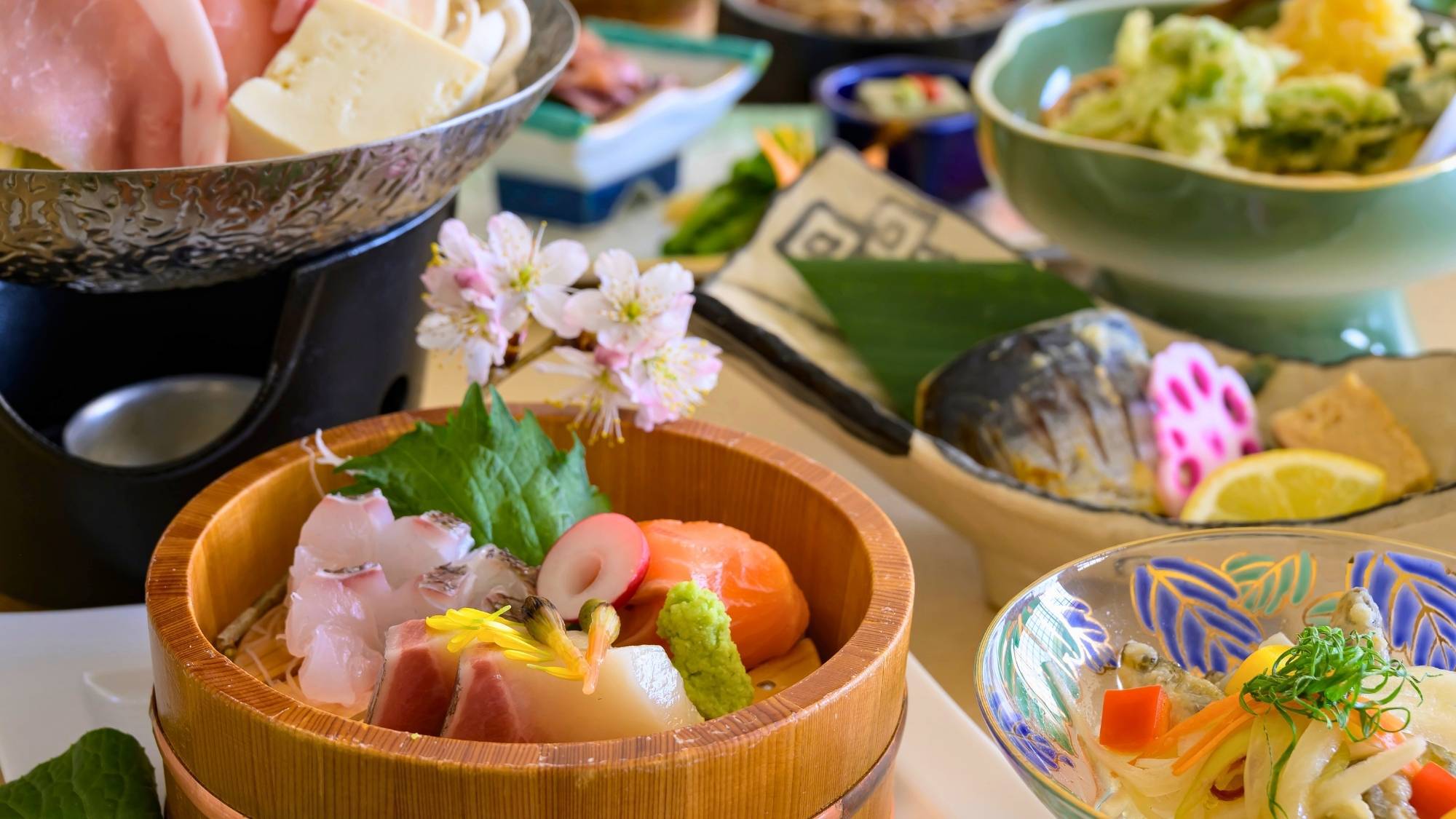 心も嬉しくなるような春のお料理。しまねならではの食材をお楽しみください。しまねの郷土会席