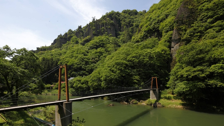 中国自然歩道立久恵峡周遊コース　当館より車で約25分