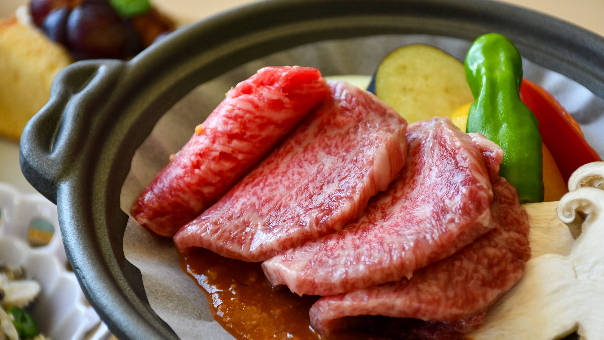 秋のくにびき会席では黒毛和牛もご用意。ジューシーな肉の旨味をご堪能ください。