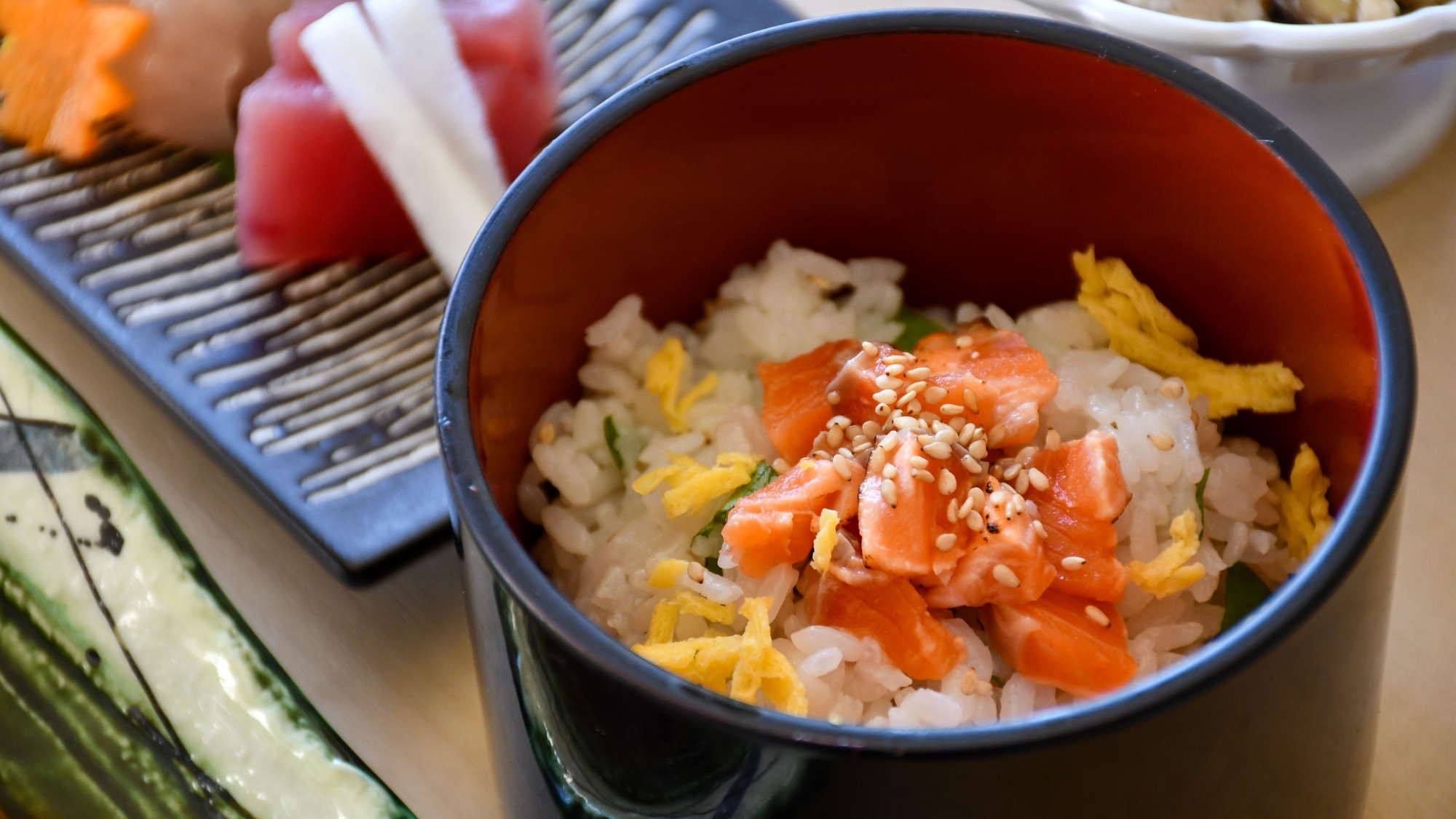 秋のくにびき会席。ご飯は、鮭のまぜ御飯。