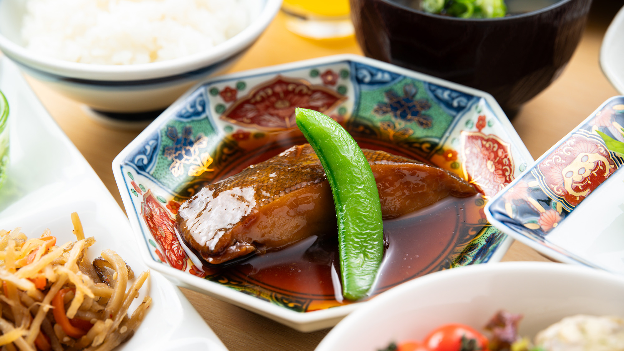 脂のりが良く、身が厚くて柔らかいエテカレイの煮つけ