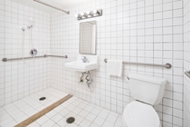 モデレート ロールインシャワー付 バスルーム 一例