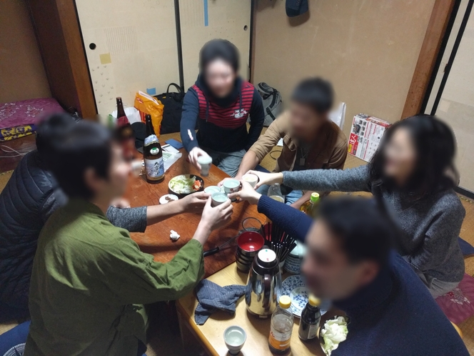 二部屋予約で貸切。みんなで宴会