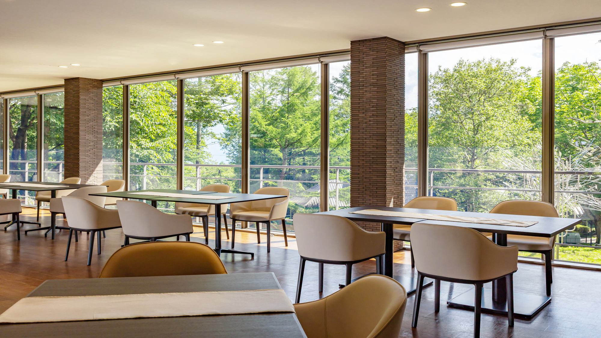 【レストラン「ラ・テラス」】