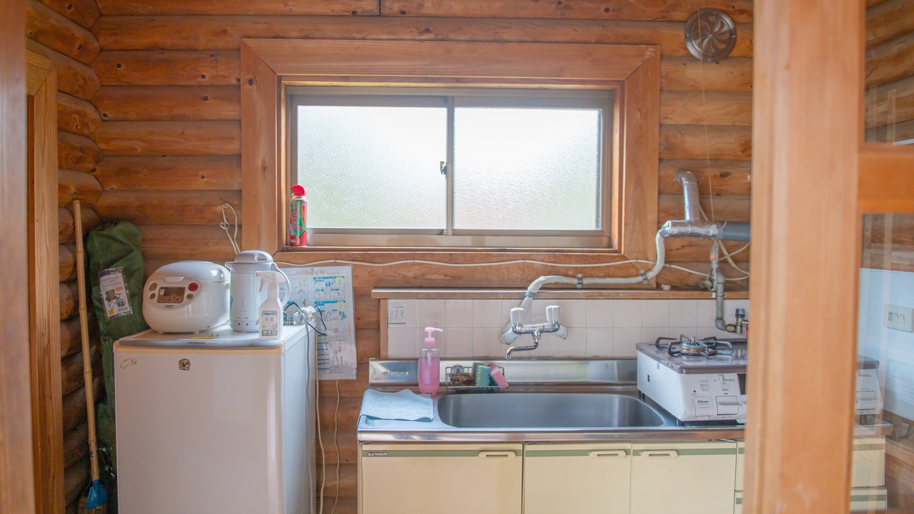 *【ログハウス一例】C棟：キッチン