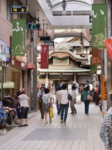 【道後観光】道後温泉商店街！夜遅くまで開いてるのも嬉しい！