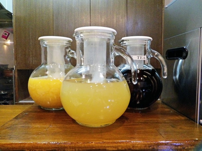 ソフトドリンクは長野の名産りんごジュースやオレンジジュース、アイスティーをご用意。
